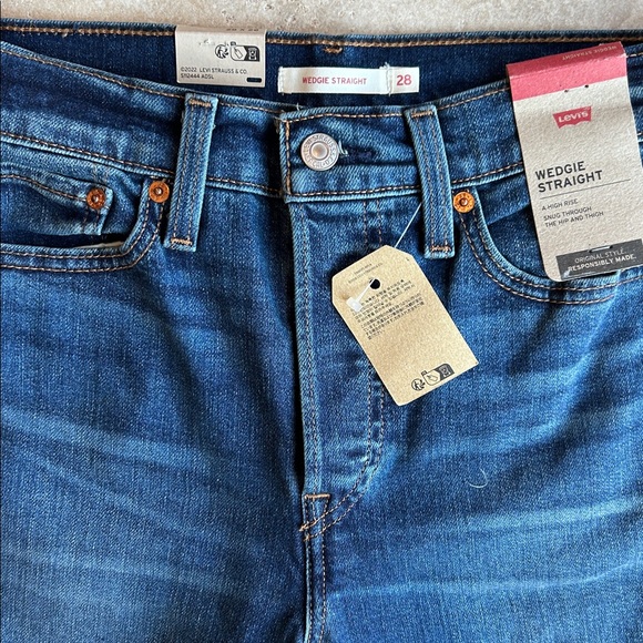 NWT Levi’s Wedgie Straight Blue Women's Jeans size 28 - Picture 3 of 7